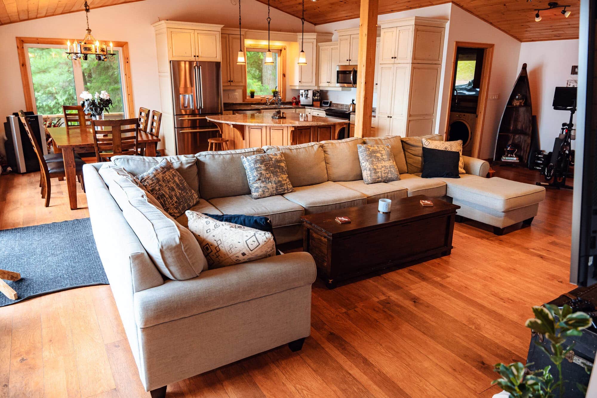 airbnb property photography interior and exterior by Evan Aube Creative